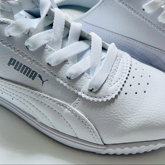 Shoes - NEW 🌊 PUMA White Slip On Sneaker